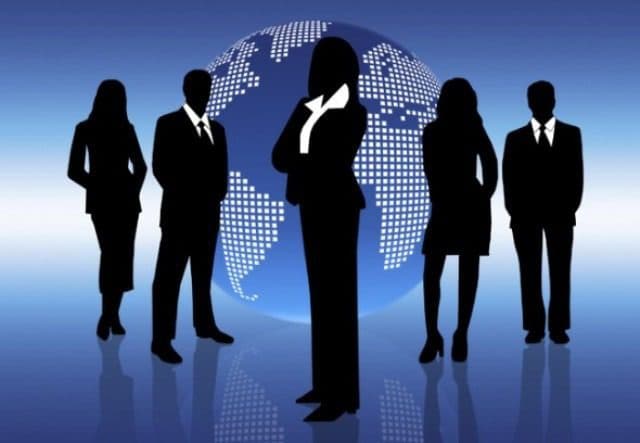 Women Rising: Seven Acts of Courage for Aspiring Women Leaders