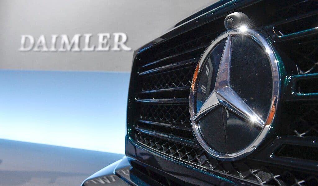 Daimler awards , euro Corona bonus to German employees