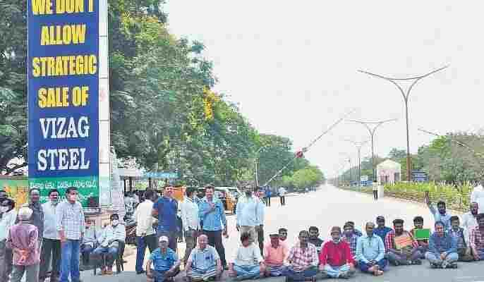 Vizag Steel Plant workers intensify protest against privatisation