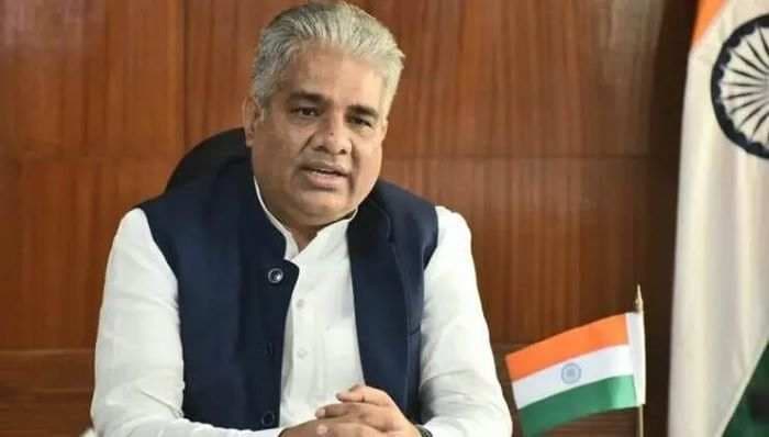 Layoffs are illegal if not carried out as per Law Labour Minister