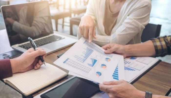 Indian IT firms to reduce Tech hiring by 40% in FY24