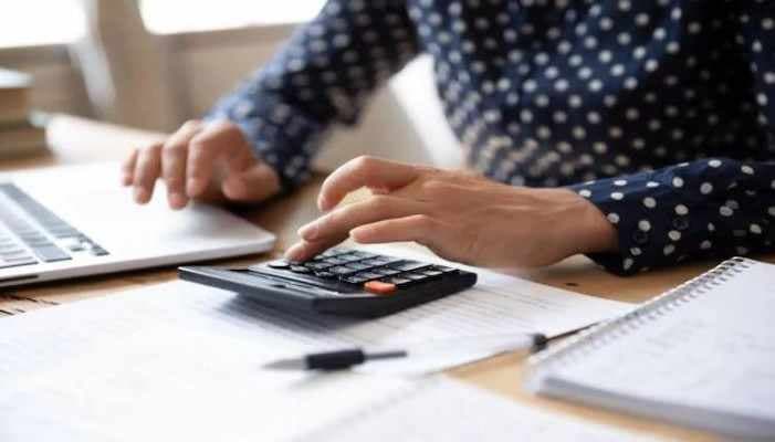 Employee Tweet Triggers Online Debate on Work-Life Balance