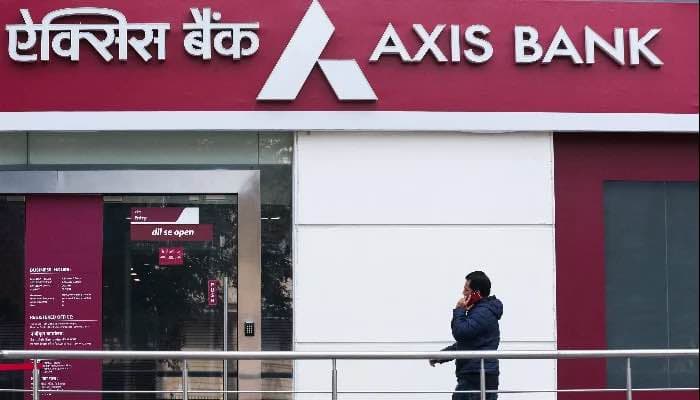 Axis Bank Cut , Staff While Opening New Branches